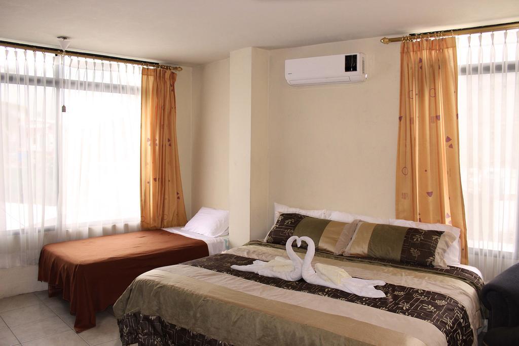 Planet House Hotel Puerto Ayora  Room photo