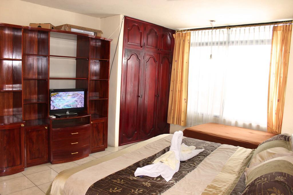 Planet House Hotel Puerto Ayora  Room photo